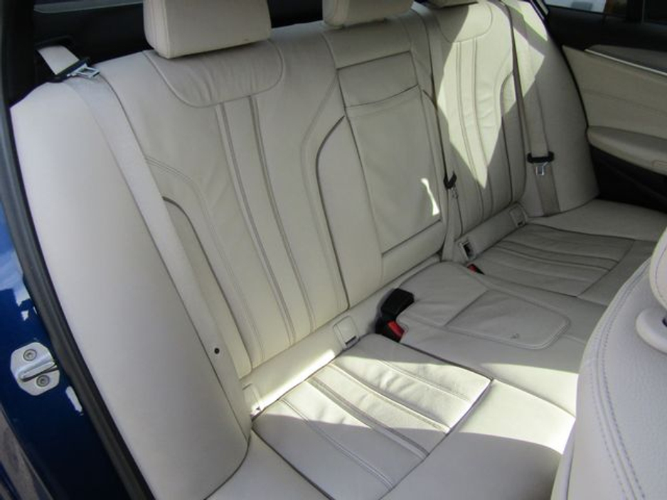 2018 BMW 5 Series - image 21