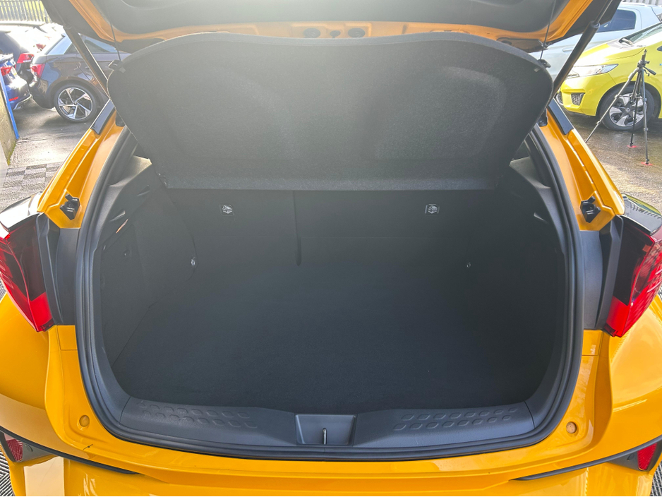 2019 Toyota C-HR Toyota CHR, G-model, fully loaded with extras €23,750