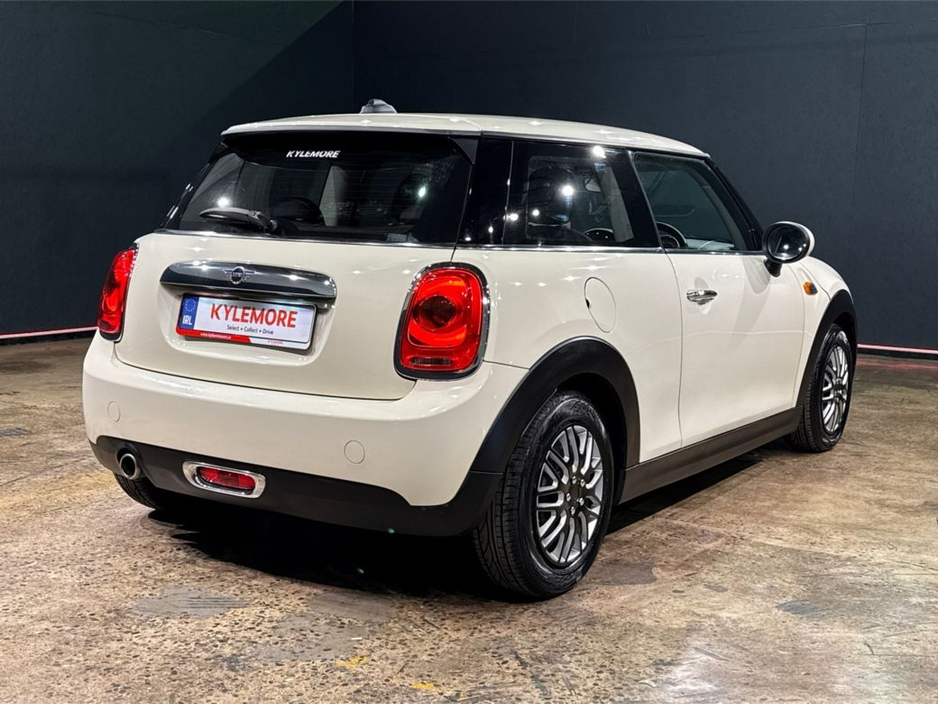 2019 MINI One - image 3