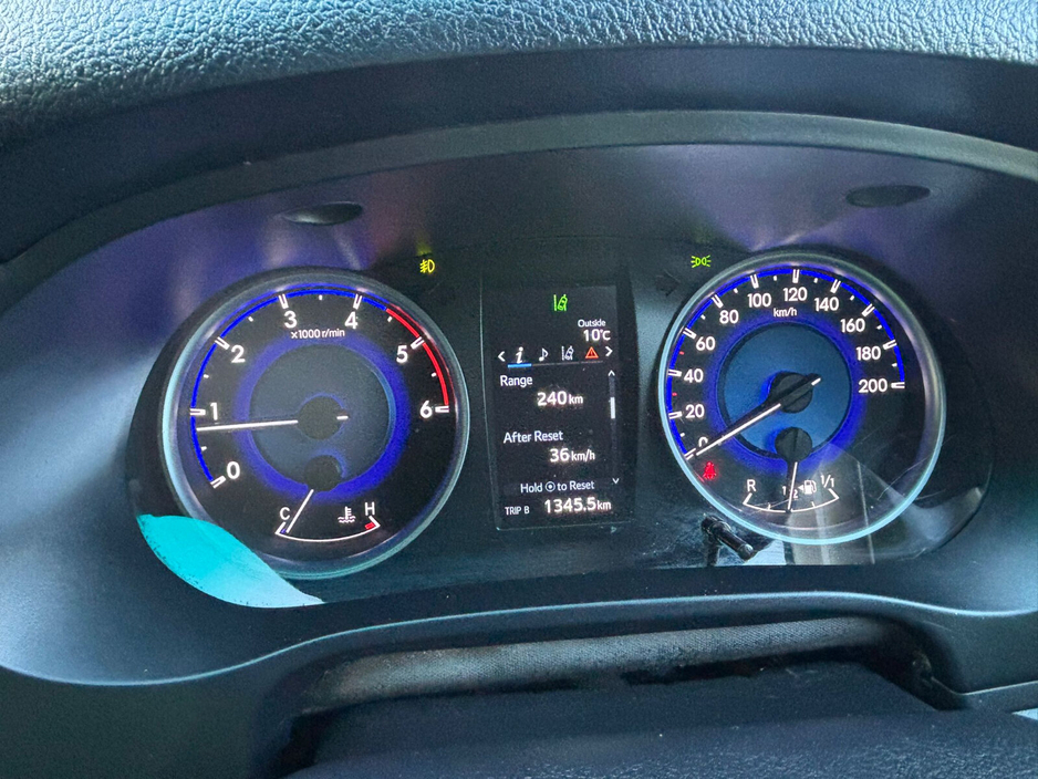 2017 Toyota Hilux - image 19