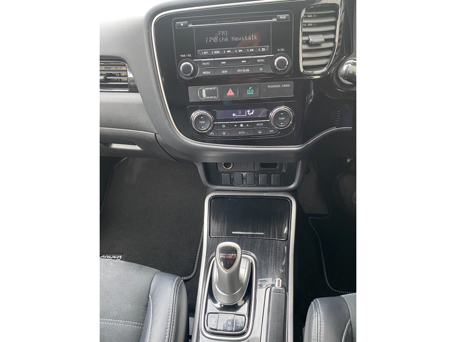 2016 Mitsubishi Outlander - image 7