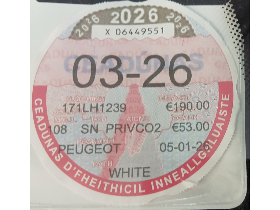 2017 Peugeot 208 - image 5