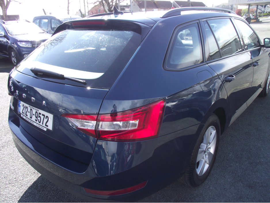 2021 Skoda Superb - image 5