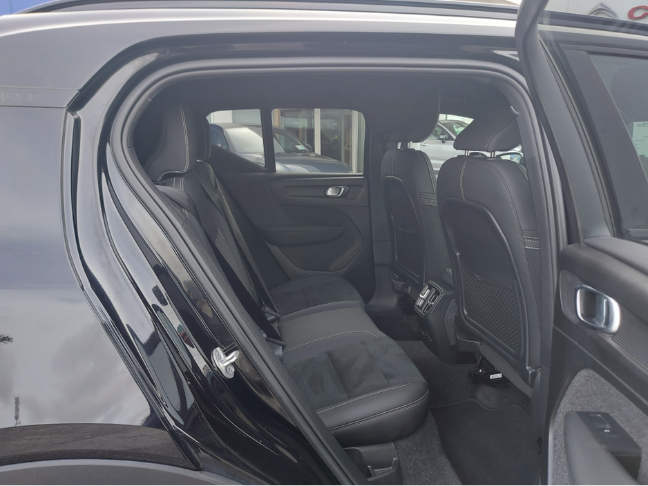 2024 Volvo XC40 - image 16