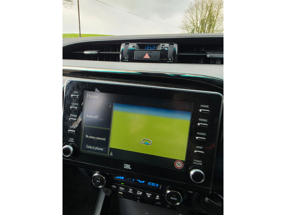 2021 Toyota Hilux - image 8