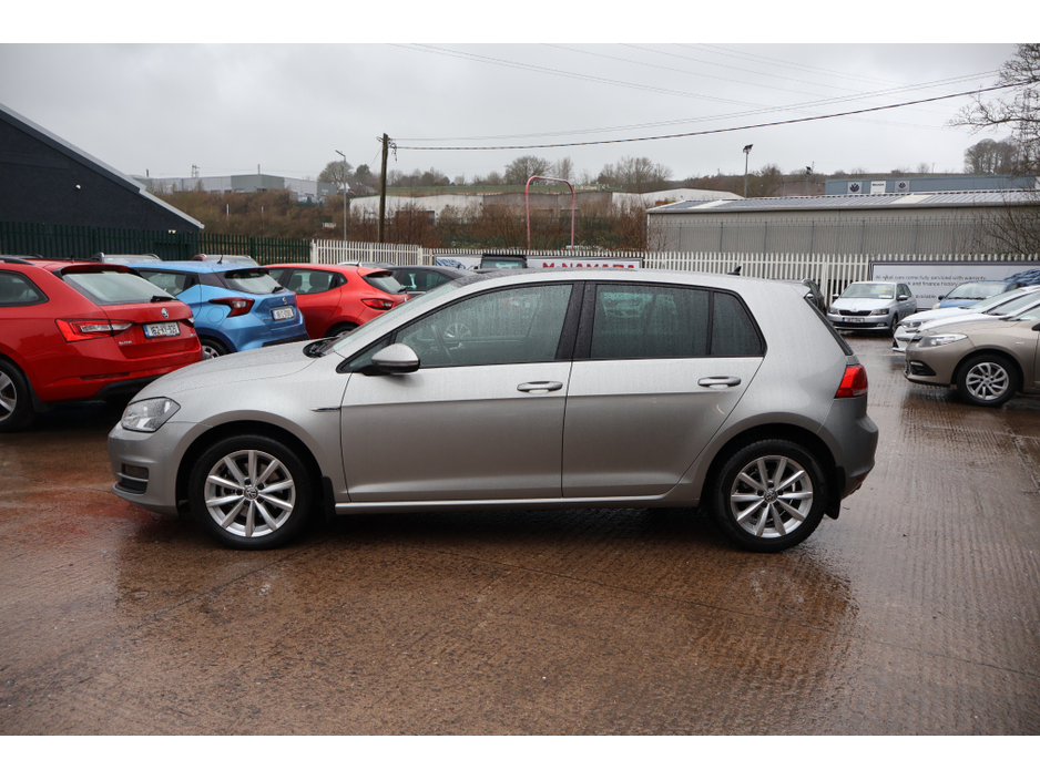 2016 Volkswagen Golf LOUNGE Low Mileage Huge Spec €13,995