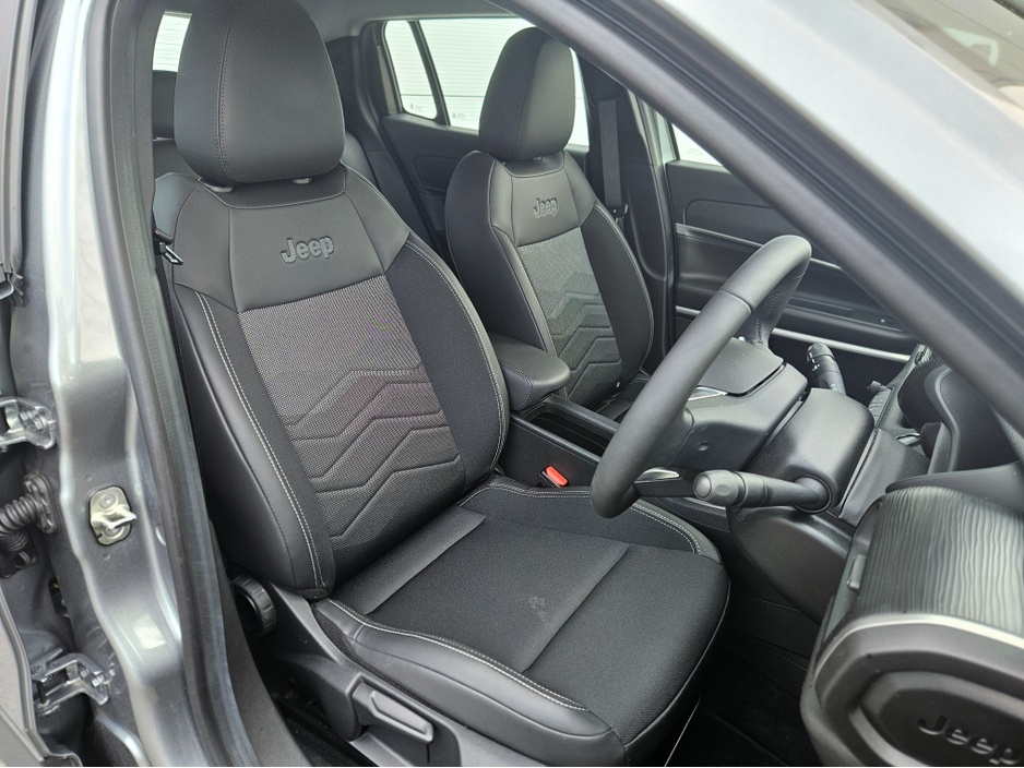 2025 Jeep Avenger - image 6