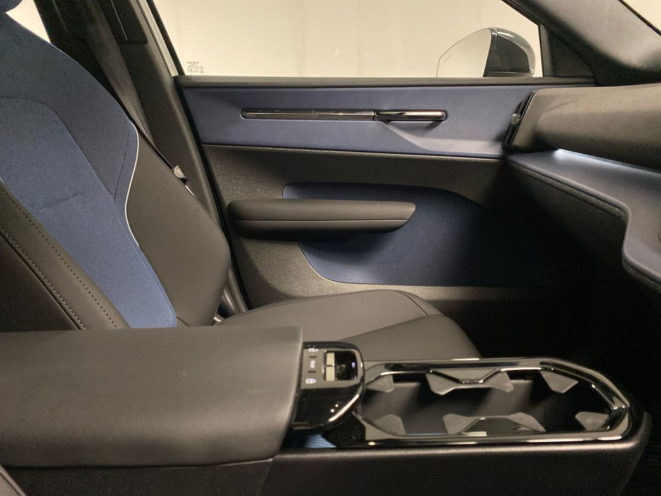 2025 Volvo EX30 Single Motor BEV 272hp Plus €39,995