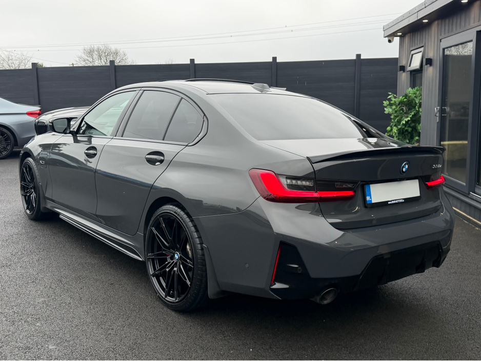 2023 BMW 3 Series - image 11