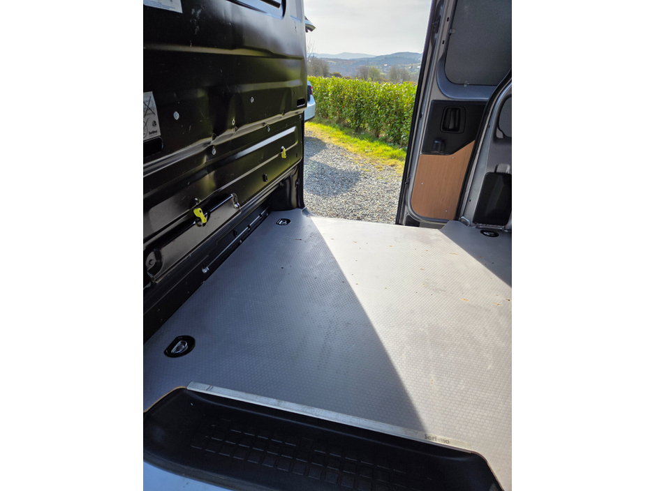 2021 Vauxhall Vivaro - image 10