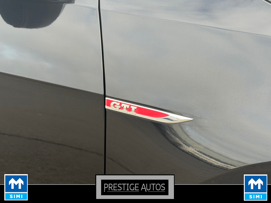 2015 Volkswagen Golf - image 38