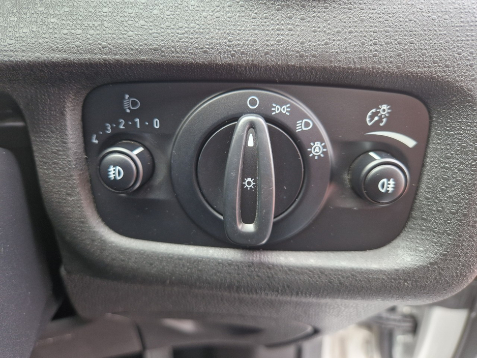 2016 Ford Fiesta - image 28