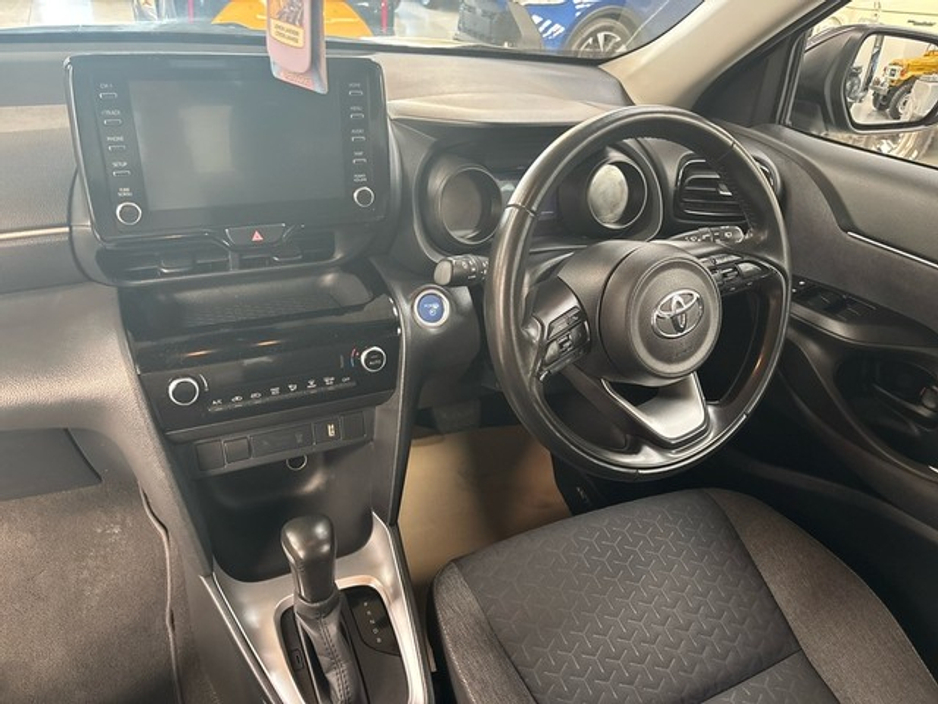 2024 Toyota Yaris Cross - image 8