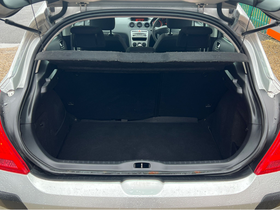 2009 Peugeot 308 - image 8