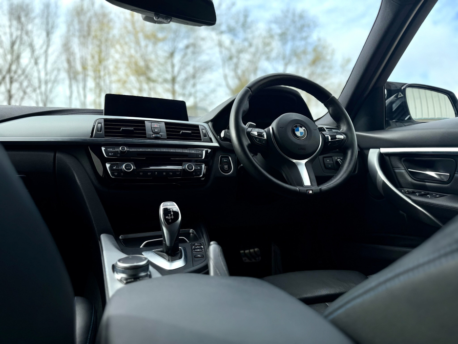 2018 BMW 3 Series - image 10