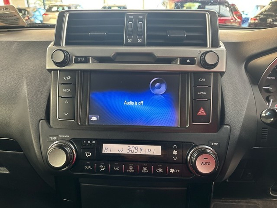 2016 Toyota Landcruiser - image 12