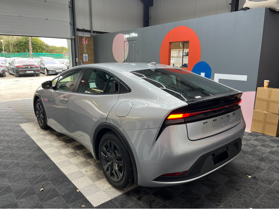 2025 Toyota Prius - image 4