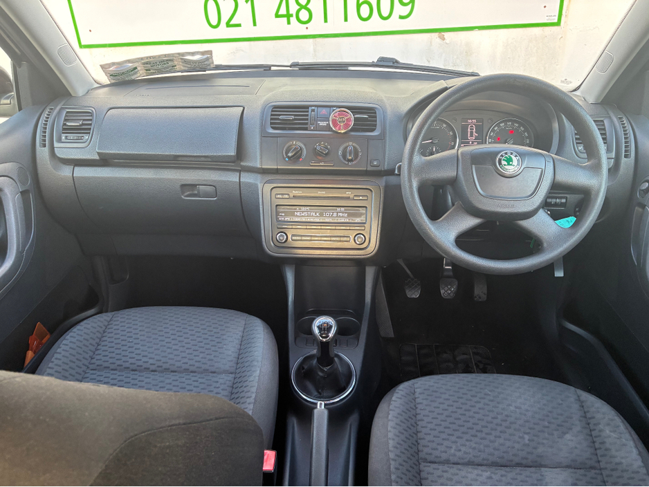 2011 Skoda Fabia - image 8