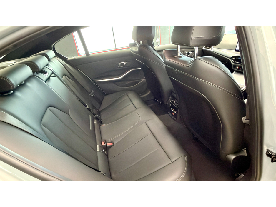 2025 BMW 3 Series - image 8