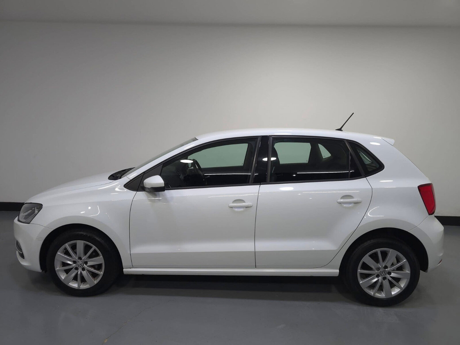 2015 Volkswagen Polo  €11,950