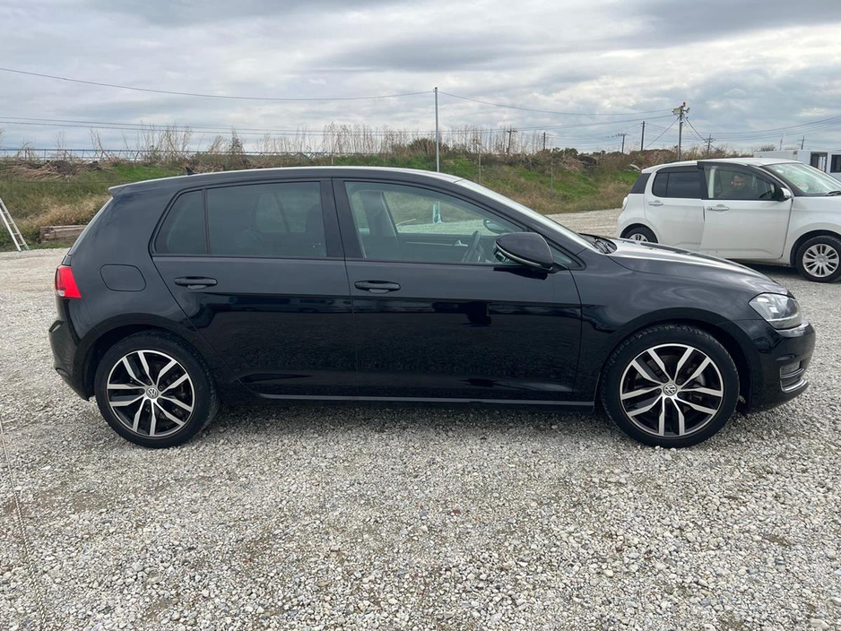 2017 Volkswagen Golf - image 3