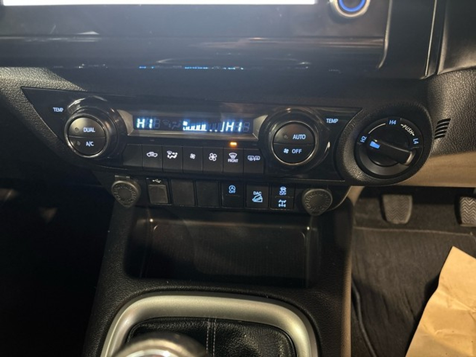 2022 Toyota Hilux 2.4 SR5 DOUBLE CAB 4DR €38,500