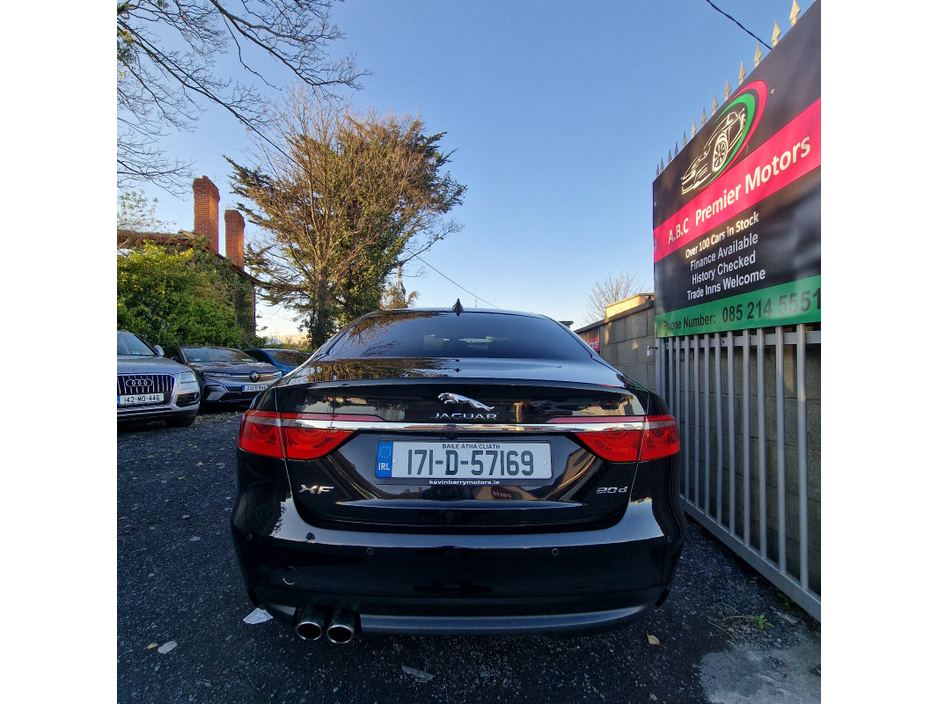 2017 Jaguar XF - image 9