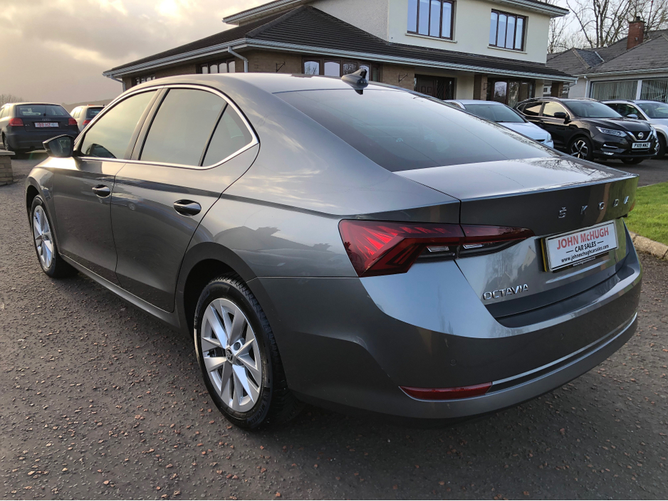 2022 Skoda Octavia - image 8