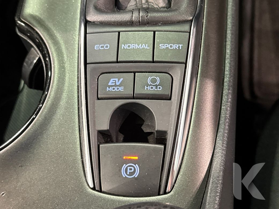 2022 Toyota Camry - image 18