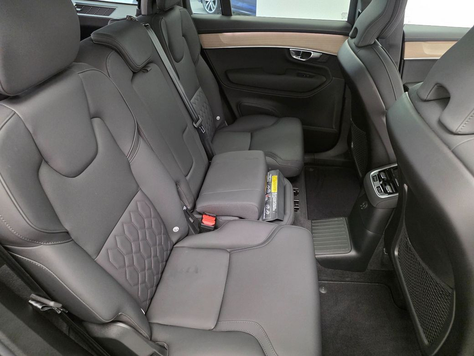 2025 Volvo XC90 - image 17