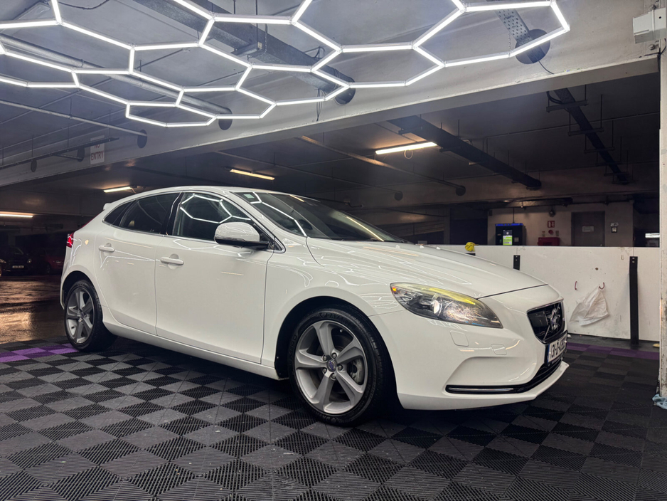 2013 Volvo V40 1.6 T4 180PS R-DESIGN POWERSHIFT DCT €10,950
