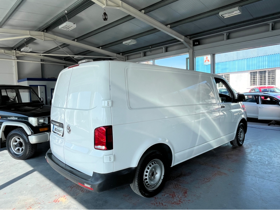 2021 Volkswagen Transporter - image 4