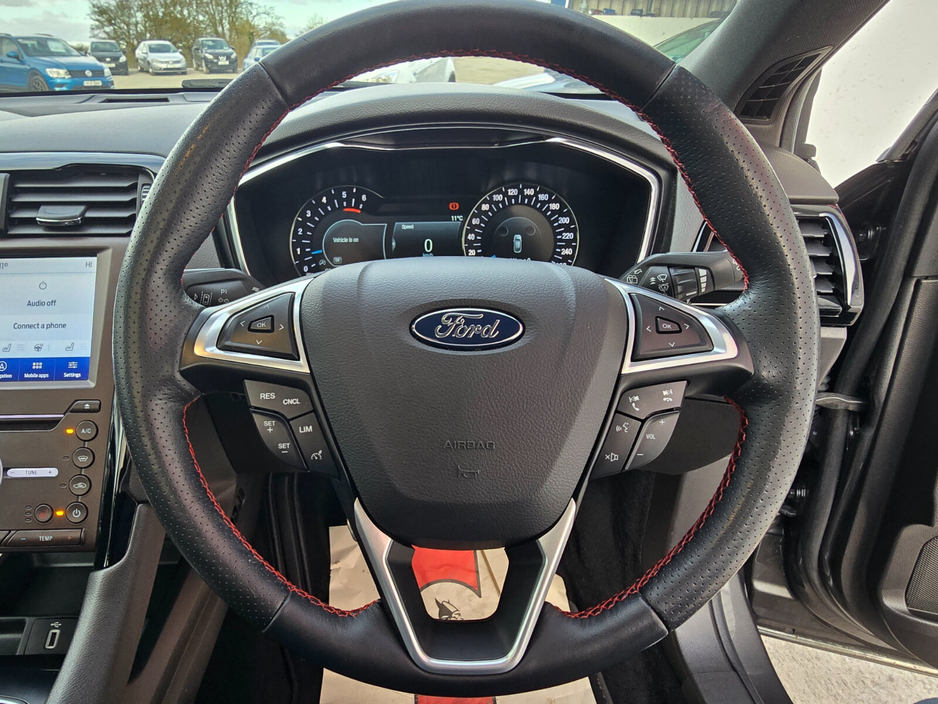 2020 Ford Mondeo - image 24