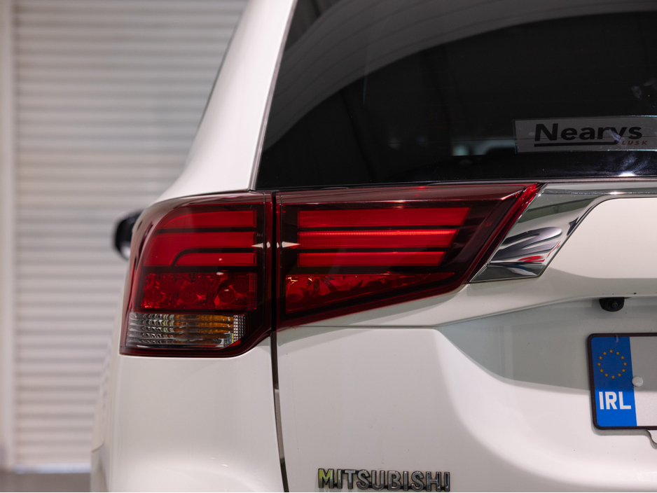 2016 Mitsubishi Outlander - image 10