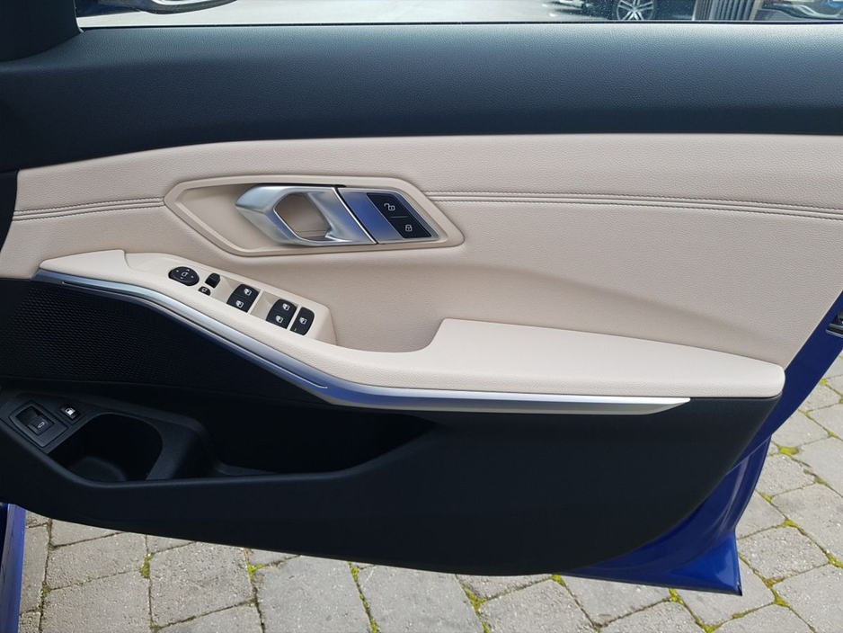 2021 BMW 3 Series - image 21