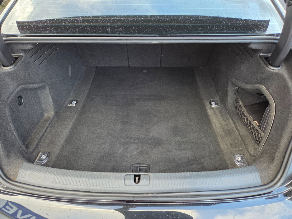 2018 Audi A4 - image 16