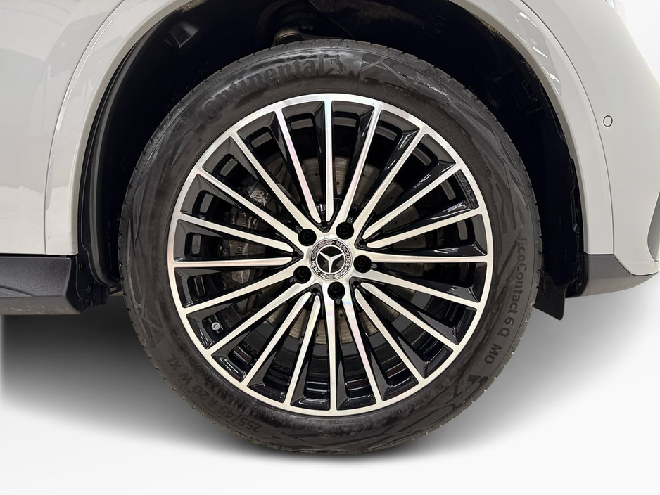 2025 Mercedes-Benz GLC Class - image 7