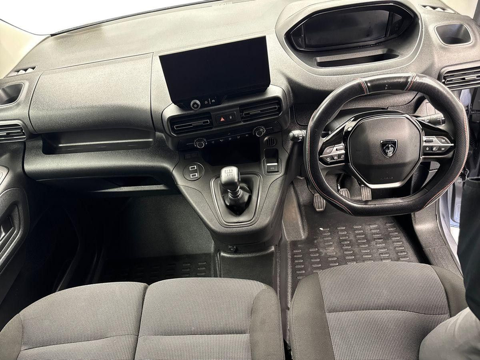 2025 Peugeot Partner - image 8