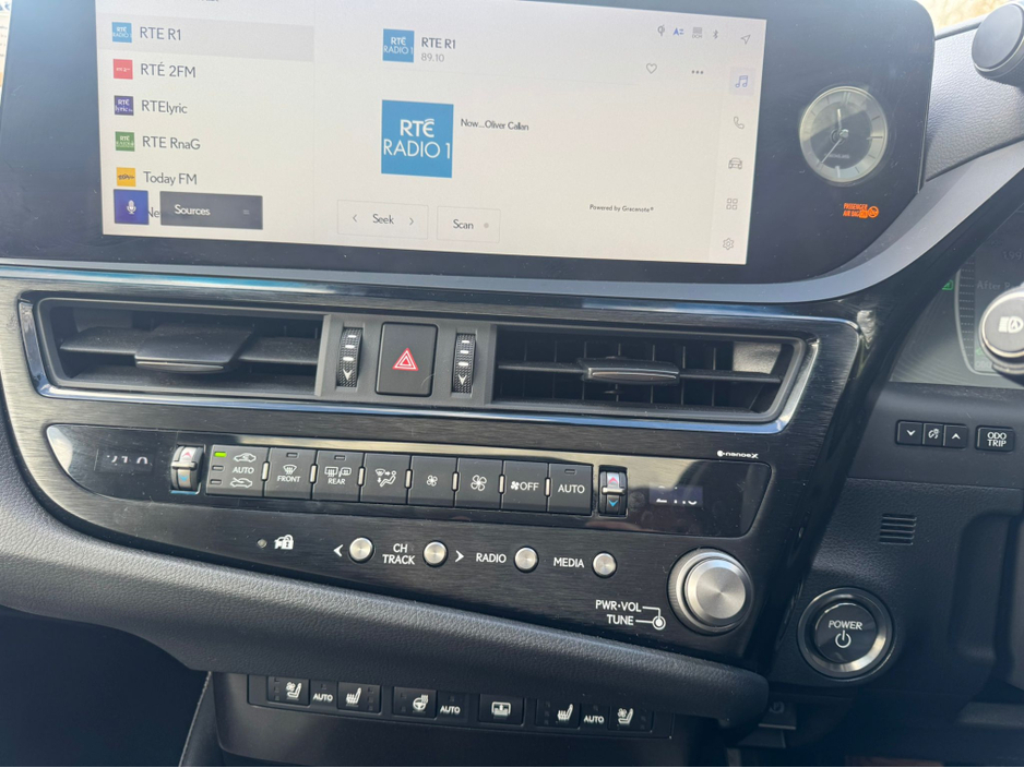 2023 Lexus ES 300 H - image 8