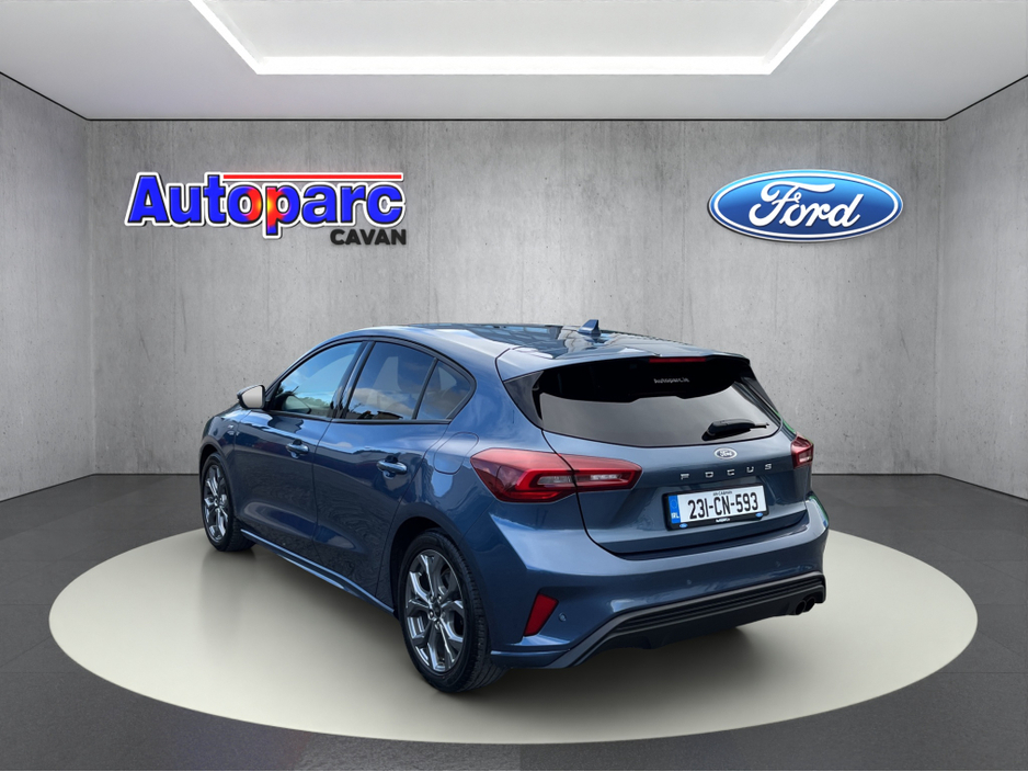 2023 Ford Focus - image 6