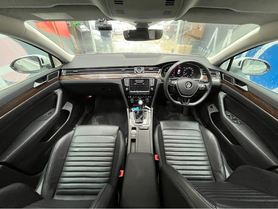 2017 Volkswagen Passat - image 16