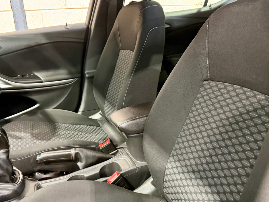 2017 Opel Astra - image 18