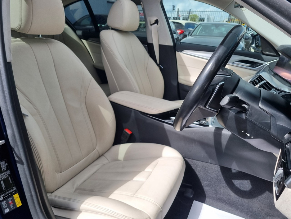 2019 BMW 5 Series - image 13