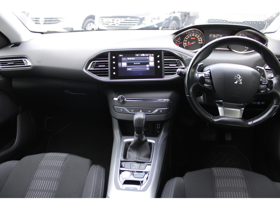 2017 Peugeot 308 - image 17