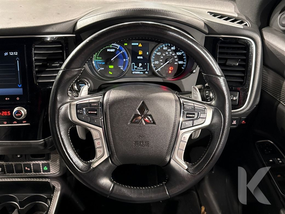 2020 Mitsubishi Outlander - image 14