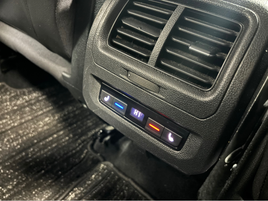 2020 Volkswagen Touran VOLKSWAGEN TOURAN 1.4 TSI DSG*7 SEATER*FRONT AND REAR HEATED SEATS*PARK ASSIST & CAMERA*ELECTRIC TAILGATE*LANE ASSIST*FINANCE AVAILABLE TRADE INS WELCOME*