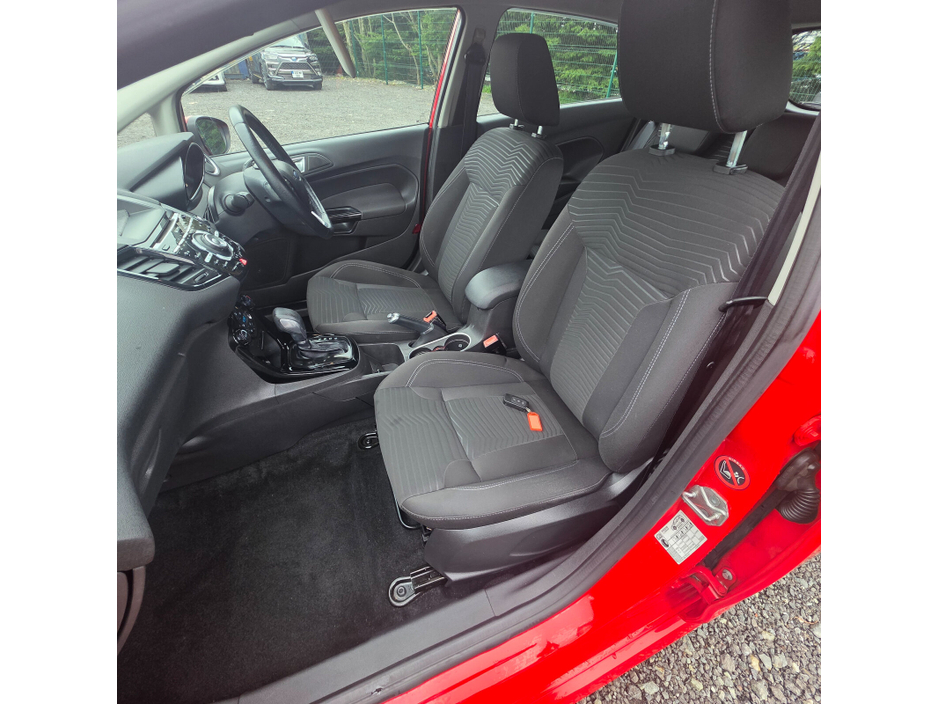 2015 Ford Fiesta - image 21