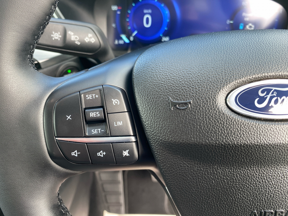 2023 Ford Kuga - image 10