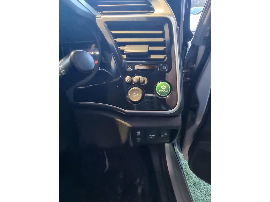 2015 Honda Grace - image 16