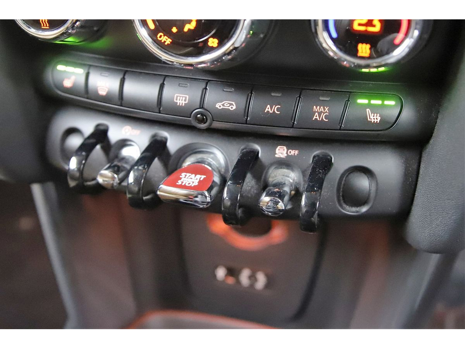 2017 MINI Hatch - image 21